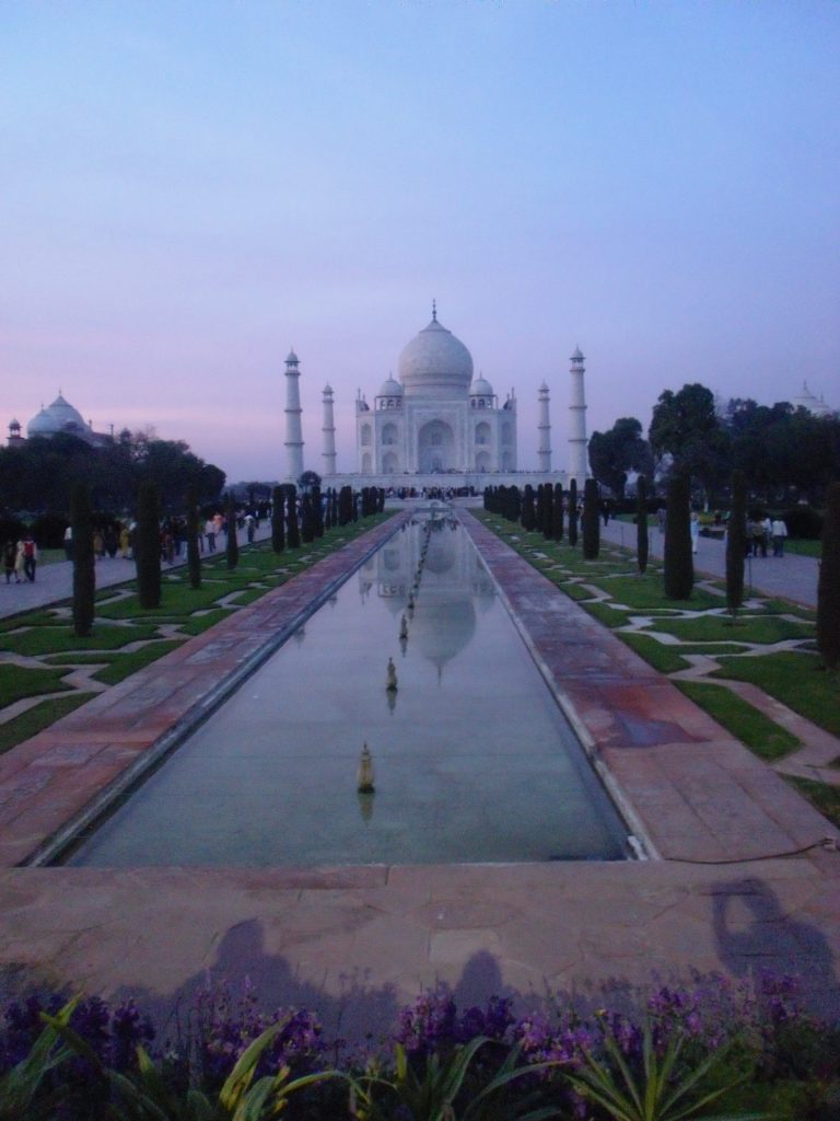  Interkulturelles Training Indien bietet Tipps für das Arbeiten in Indien im Schatten des Taj Mahal