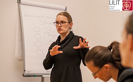Kommunikations-Training1 The method of strategic empathy is the foundation of the training Persuasion & Manipulation.